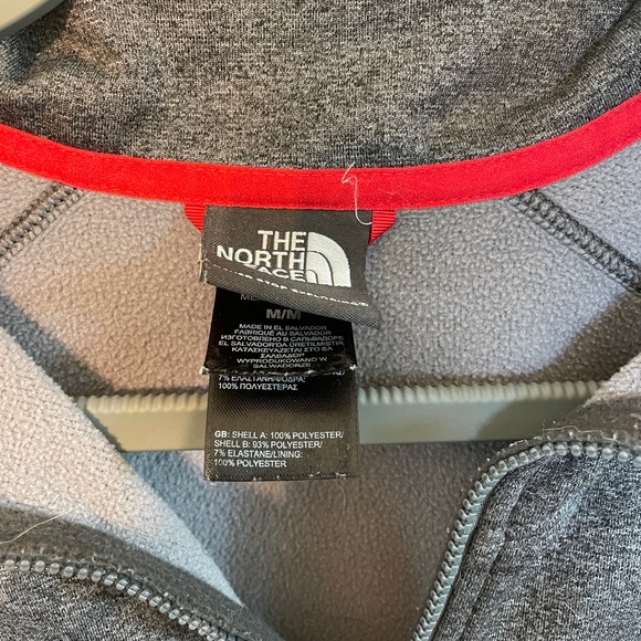 The North Face Quarter Zip - Picture 2 of 3